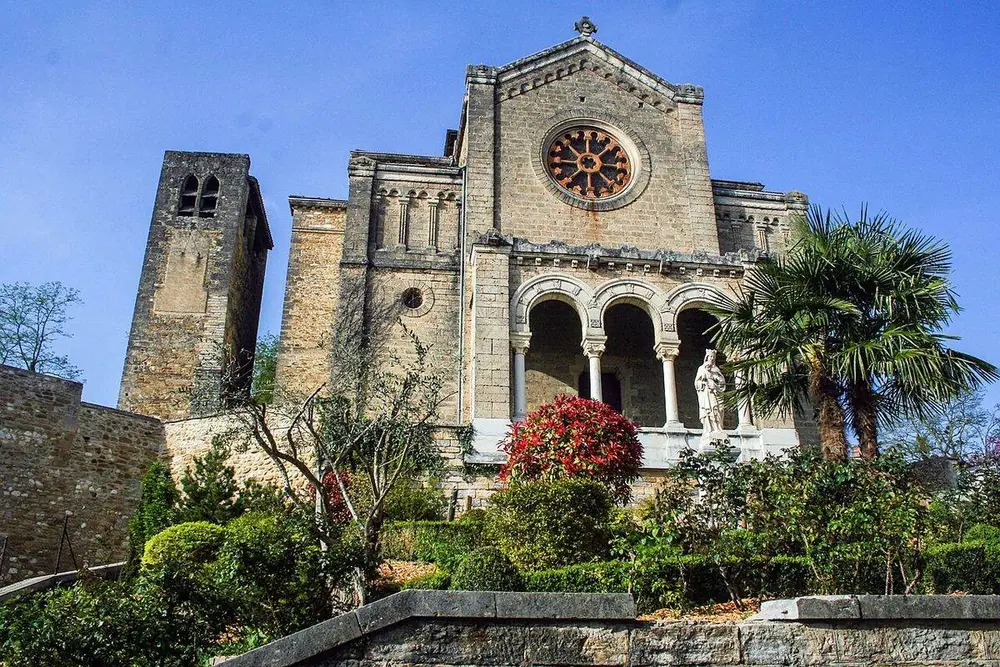 L'église Saint-Jean-Baptiste de Chabeuil et son jardin
