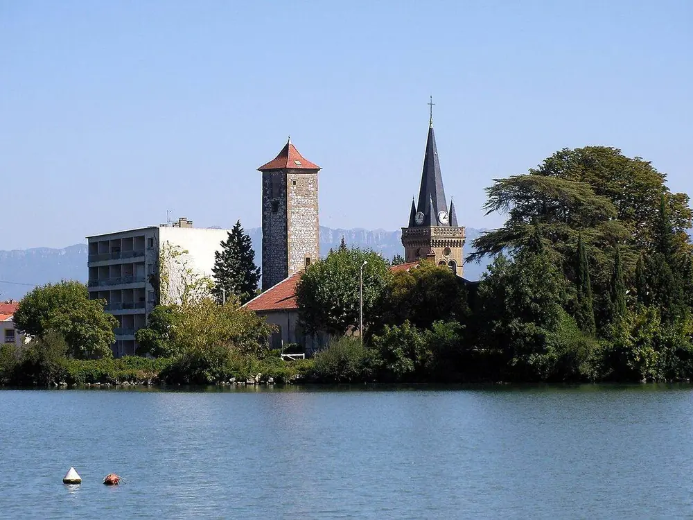 Le village de La Roche-de-Glun au bord du Rhône