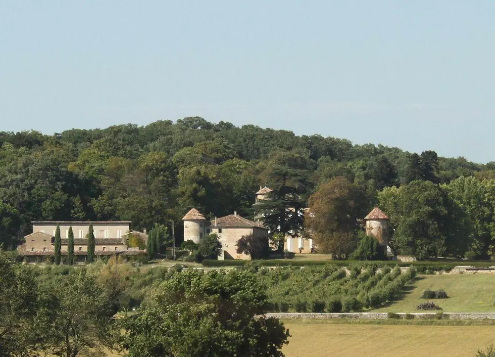 Le château de la Rolière à Livron-sur-Drôme, entre vignes et bois