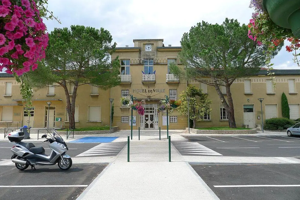 La mairie de Saint-Marcel-lès-Valence et son parvis
