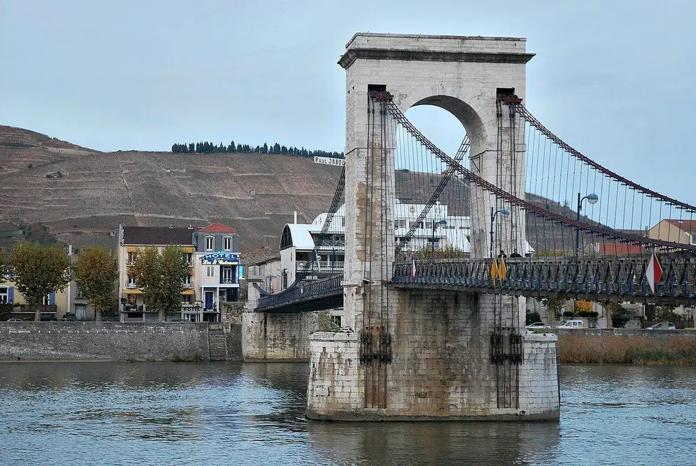 La passerelle Marc-Seguin sur le Rhône à Tain-l'Hermitage
